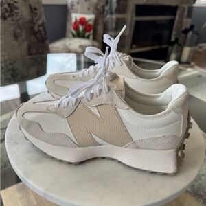 New Balance 327 White and Cream size 7.5